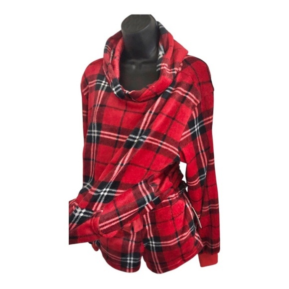 Red plaid 2piece velour hoodie and shorts set size small brand new - Picture 1 of 13